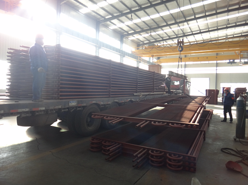 凱能工人進(jìn)行管組裝車